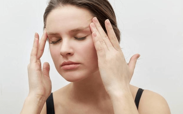 你告别眼部困扰熬夜族的救星凯发k8网站这3款眼霜让(图1)